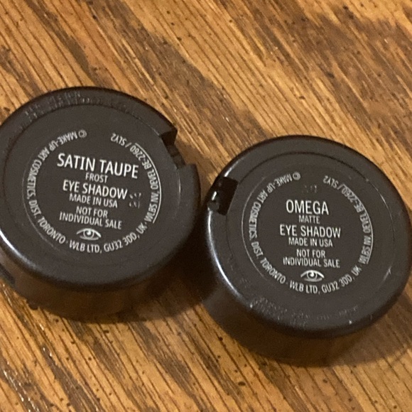 MAC 7 pc Makeup Bundle + Cosmetic Bag $167 Value - Picture 10 of 13